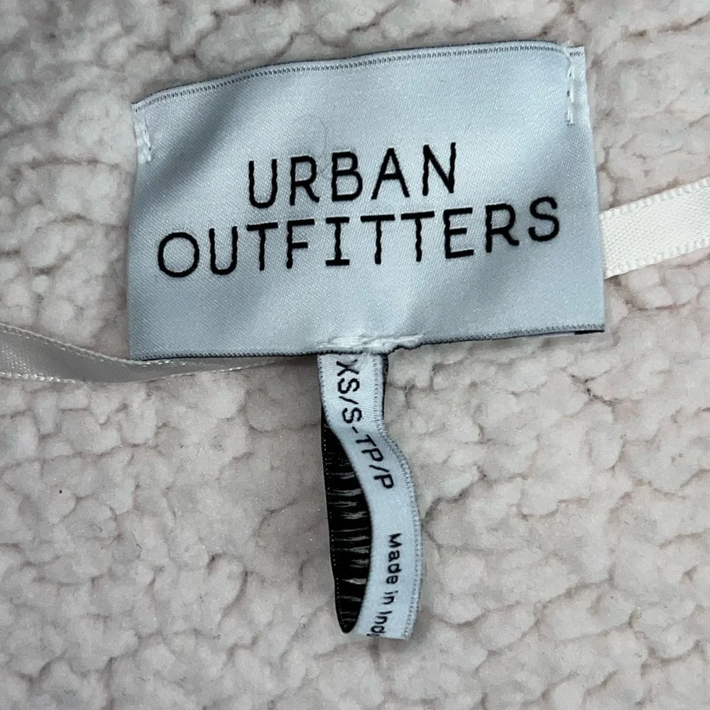 🌻Urban Outfitters Carmella Oversized Reversible Sherpa Jacket Size XS/S